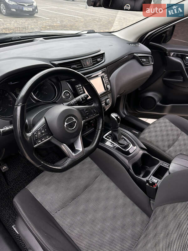 Внедорожник / Кроссовер Nissan Rogue 2017 в Луцке