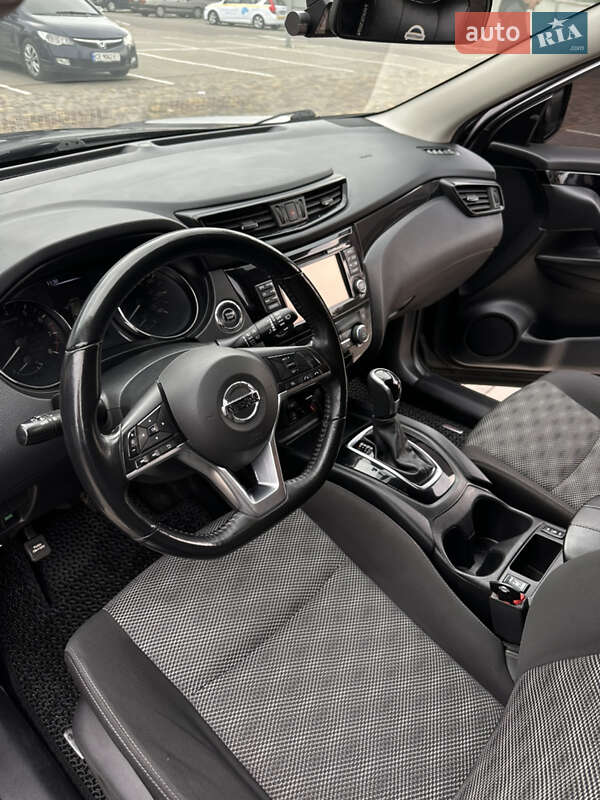 Внедорожник / Кроссовер Nissan Rogue 2017 в Луцке