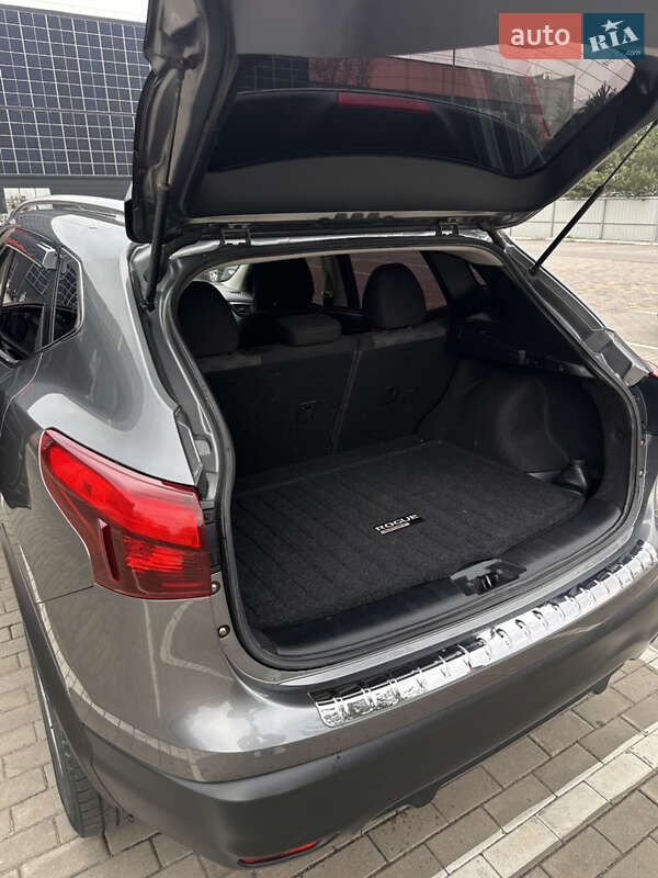 Внедорожник / Кроссовер Nissan Rogue 2017 в Луцке