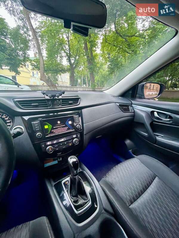 Позашляховик / Кросовер Nissan Rogue 2017 в Чернігові