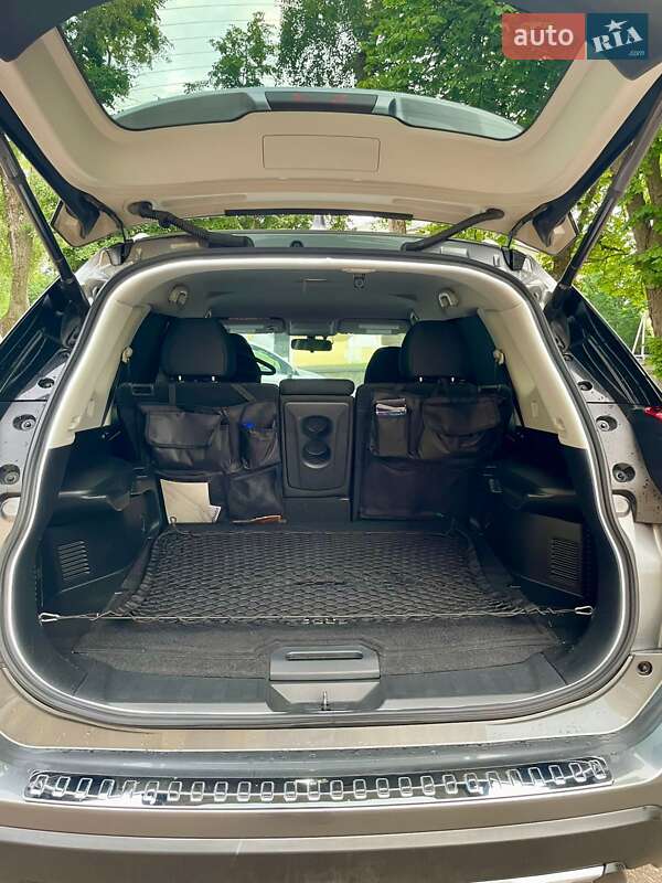 Позашляховик / Кросовер Nissan Rogue 2017 в Чернігові