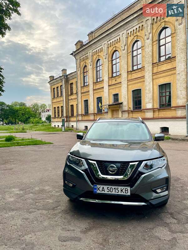Позашляховик / Кросовер Nissan Rogue 2017 в Чернігові