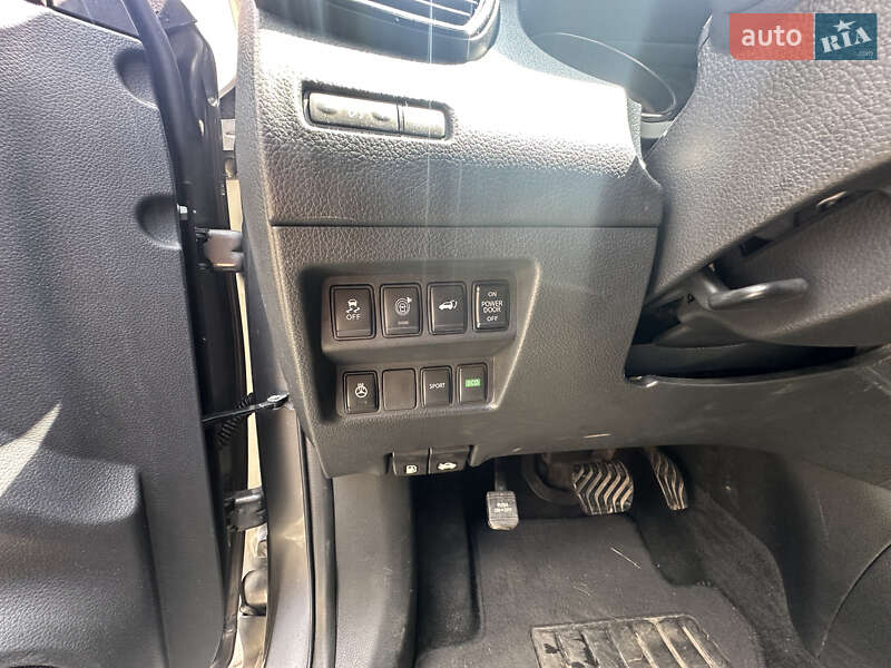 Позашляховик / Кросовер Nissan Rogue 2016 в Буську фото 17 Позашляховик / Кросовер Nissan Rogue 2016 в Буську