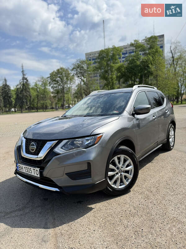 Внедорожник / Кроссовер Nissan Rogue 2018 в 