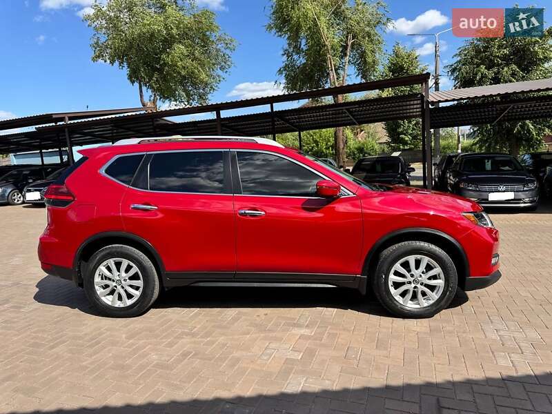 Внедорожник / Кроссовер Nissan Rogue 2017 в Кривом Роге