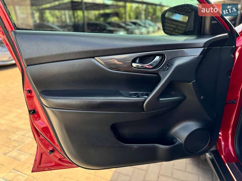 Внедорожник / Кроссовер Nissan Rogue 2017 в Кривом Роге