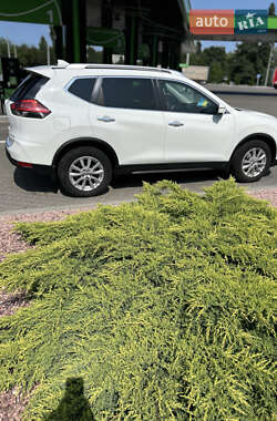 Внедорожник / Кроссовер Nissan Rogue 2017 в Кременчуге
