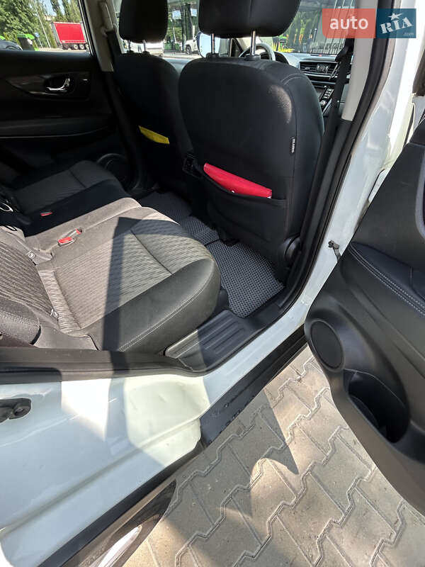 Позашляховик / Кросовер Nissan Rogue 2017 в Кременчуці