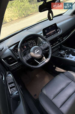 Внедорожник / Кроссовер Nissan Rogue 2023 в 