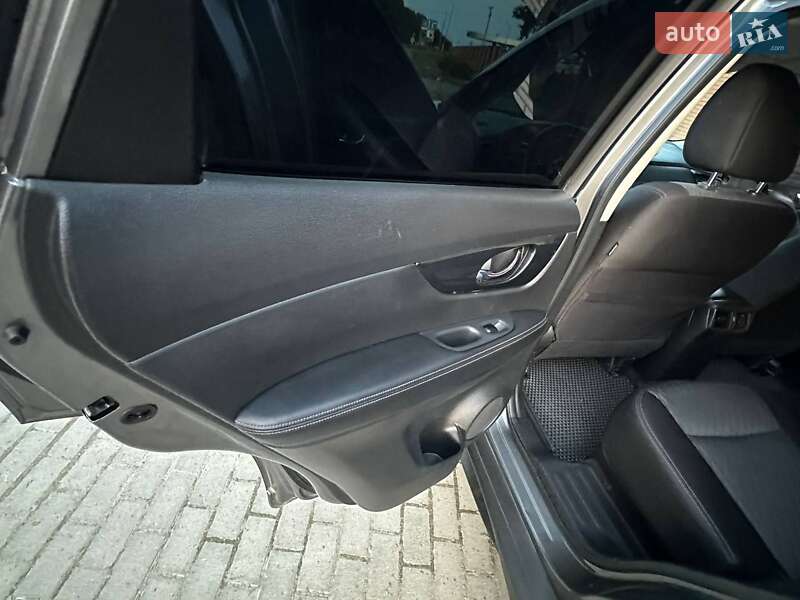 Внедорожник / Кроссовер Nissan Rogue 2016 в Хмельницком