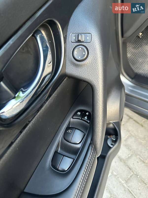 Внедорожник / Кроссовер Nissan Rogue 2016 в Хмельницком