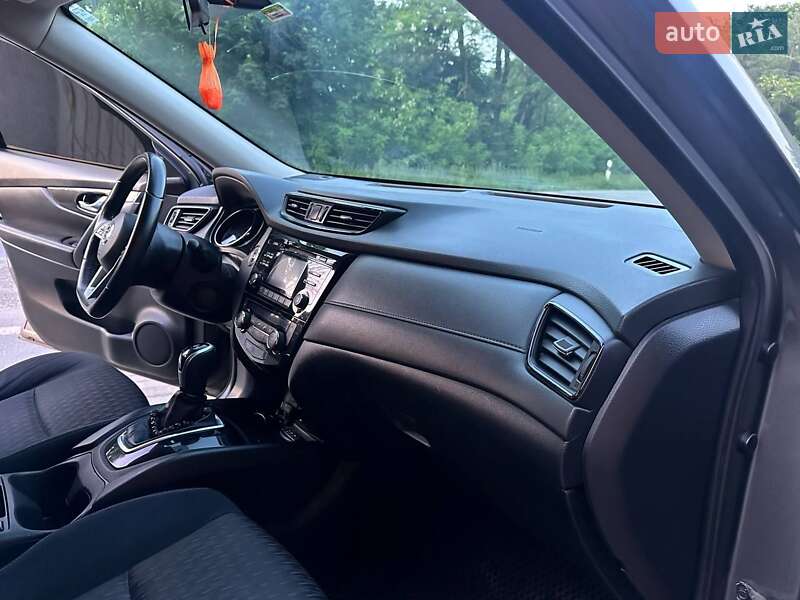 Внедорожник / Кроссовер Nissan Rogue 2016 в Хмельницком