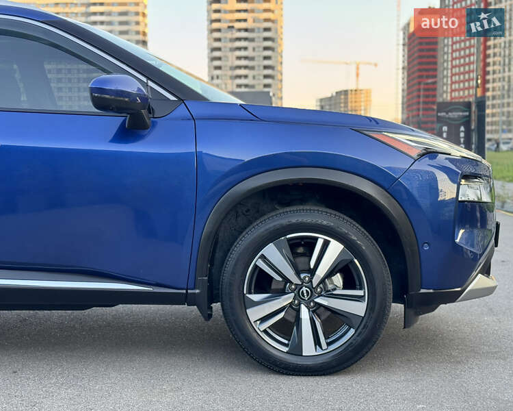Внедорожник / Кроссовер Nissan Rogue 2023 в Киеве