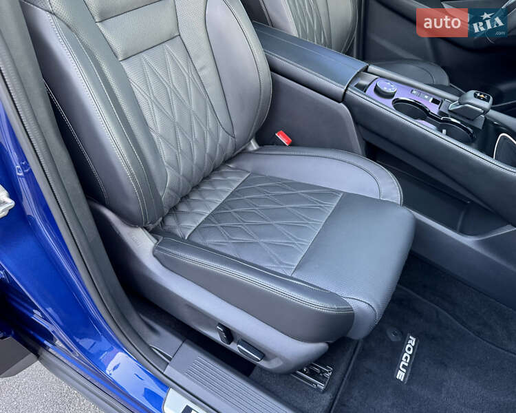 Внедорожник / Кроссовер Nissan Rogue 2023 в Киеве