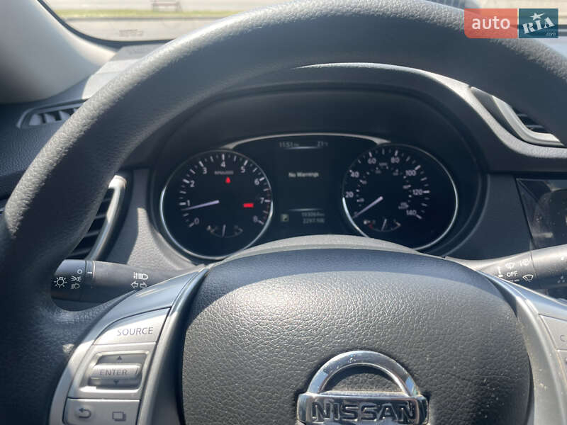 Внедорожник / Кроссовер Nissan Rogue 2015 в Кривом Роге