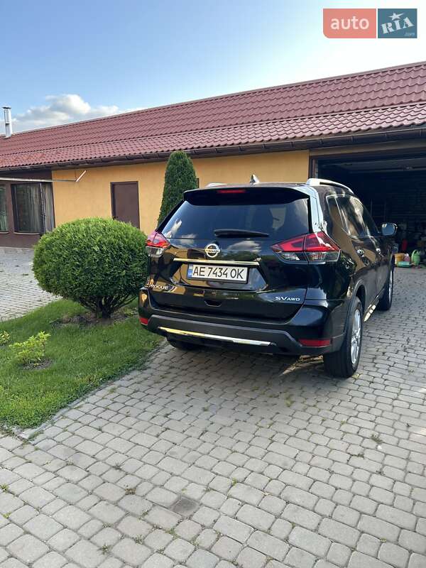 Внедорожник / Кроссовер Nissan Rogue 2017 в Павлограде