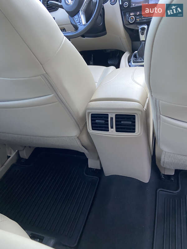 Позашляховик / Кросовер Nissan Rogue 2017 в Хмельницькому