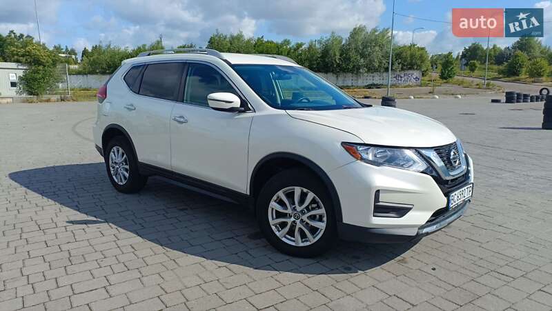 Позашляховик / Кросовер Nissan Rogue 2017 в Львові