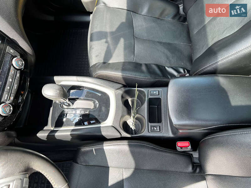Внедорожник / Кроссовер Nissan Rogue 2016 в Днепре