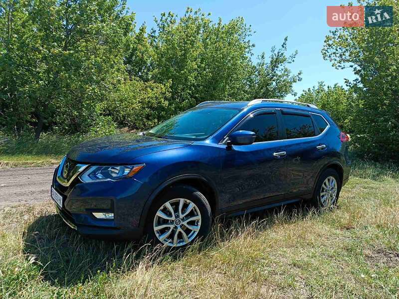 Позашляховик / Кросовер Nissan Rogue 2017 в Малій Висці