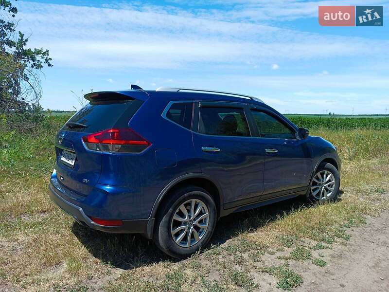 Позашляховик / Кросовер Nissan Rogue 2017 в Малій Висці