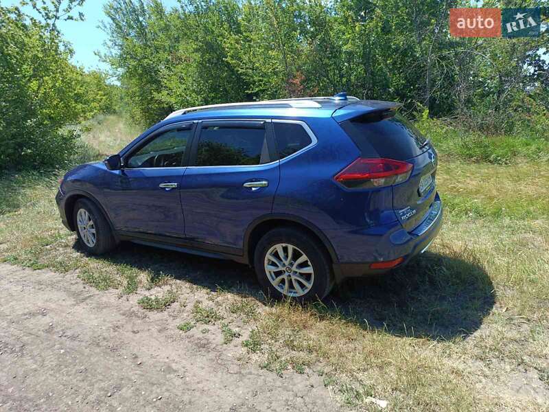 Позашляховик / Кросовер Nissan Rogue 2017 в Малій Висці