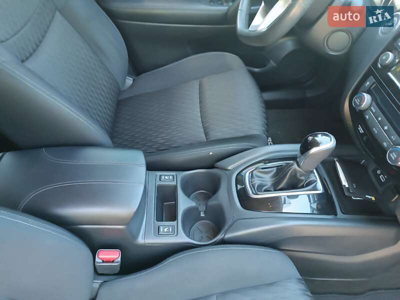 Позашляховик / Кросовер Nissan Rogue 2017 в Малій Висці