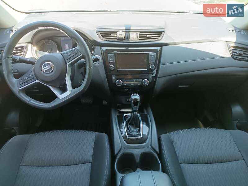 Позашляховик / Кросовер Nissan Rogue 2017 в Малій Висці
