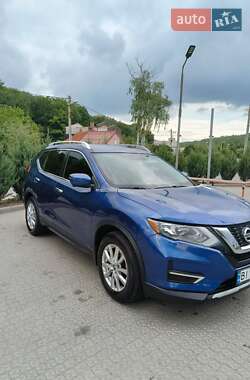 Внедорожник / Кроссовер Nissan Rogue 2017 в Полтаве