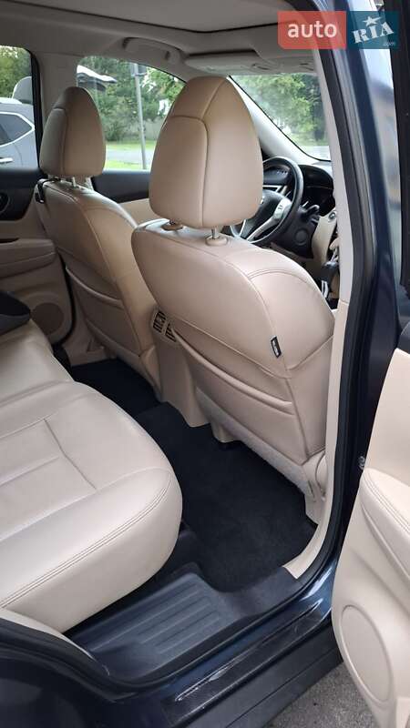 Внедорожник / Кроссовер Nissan Rogue 2015 в Ивано-Франковске
