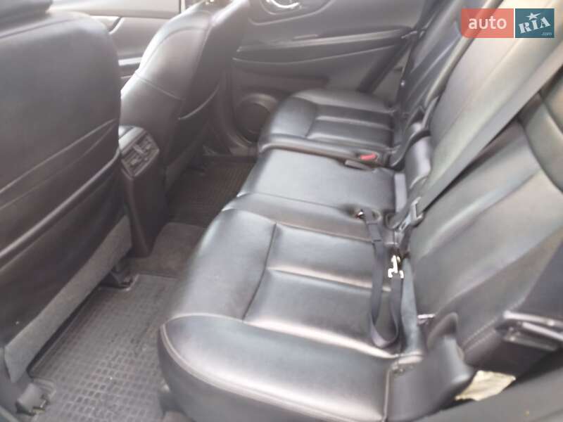 Позашляховик / Кросовер Nissan Rogue 2016 в Полтаві
