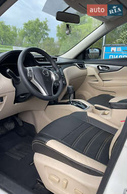 Внедорожник / Кроссовер Nissan Rogue 2016 в 