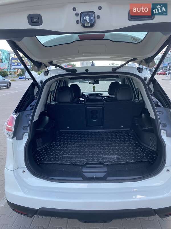 Позашляховик / Кросовер Nissan Rogue 2016 в Києві