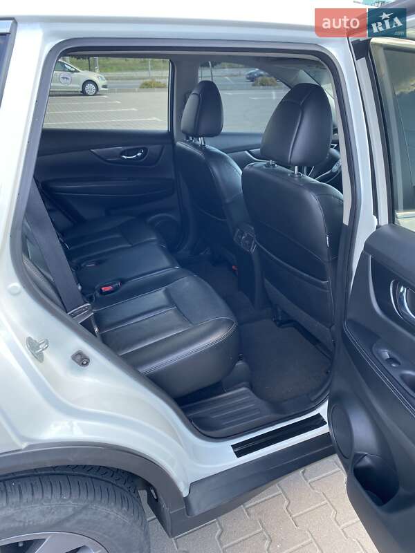 Позашляховик / Кросовер Nissan Rogue 2016 в Києві