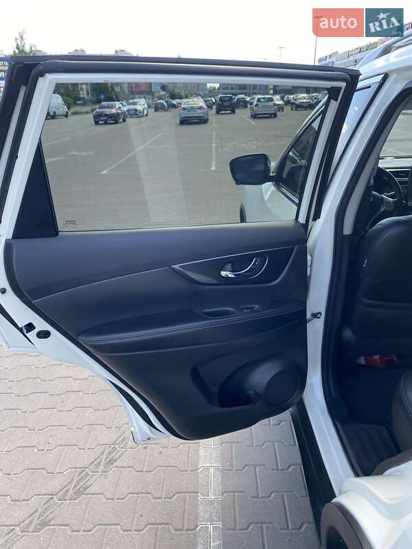 Позашляховик / Кросовер Nissan Rogue 2016 в Києві