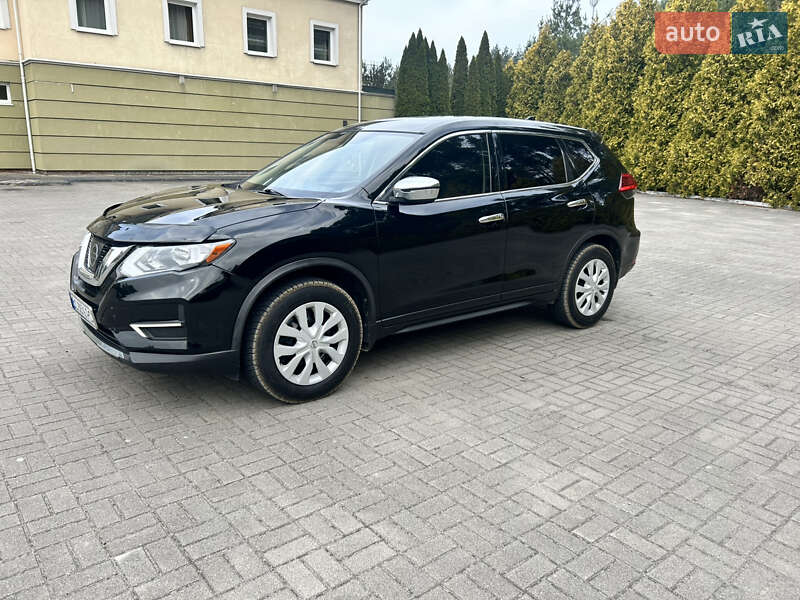 Позашляховик / Кросовер Nissan Rogue 2017 в Львові