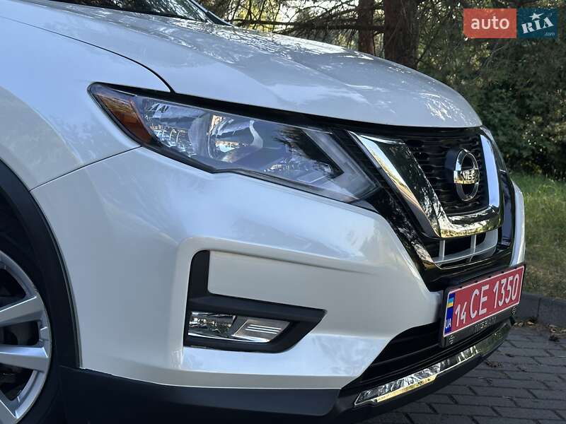 Внедорожник / Кроссовер Nissan Rogue 2017 в Дрогобыче