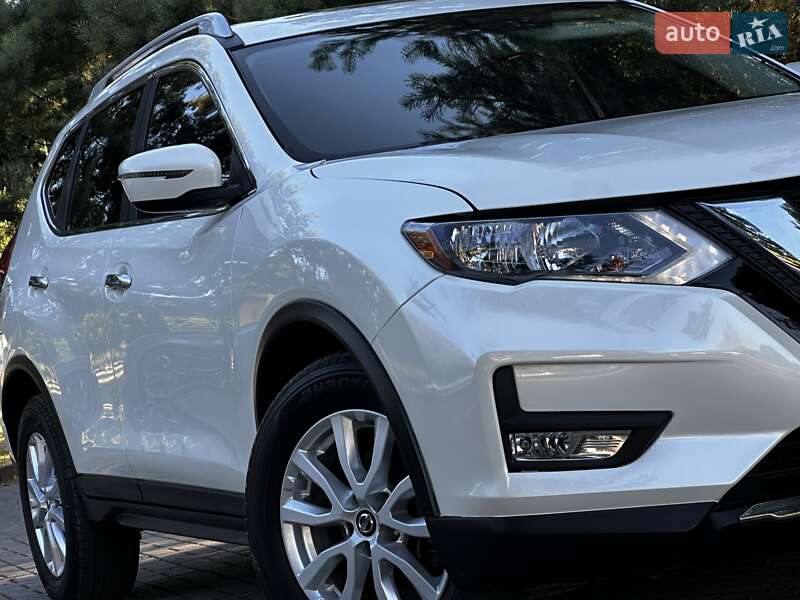 Внедорожник / Кроссовер Nissan Rogue 2017 в Дрогобыче