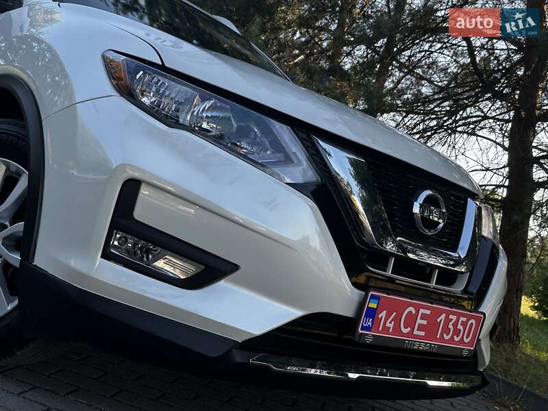 Внедорожник / Кроссовер Nissan Rogue 2017 в Дрогобыче