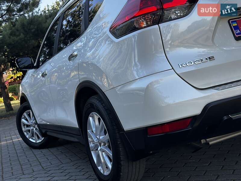 Внедорожник / Кроссовер Nissan Rogue 2017 в Дрогобыче