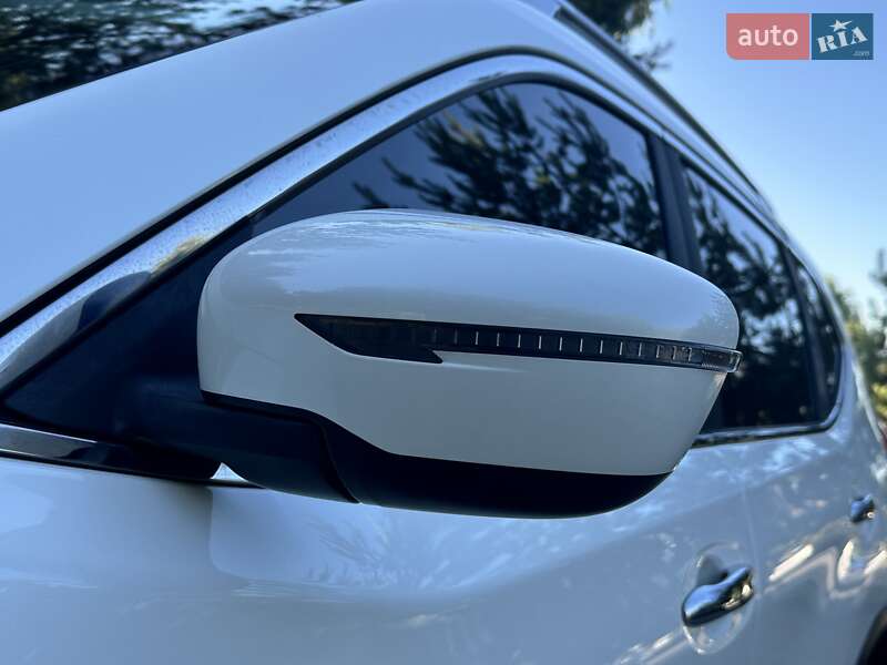 Внедорожник / Кроссовер Nissan Rogue 2017 в Дрогобыче