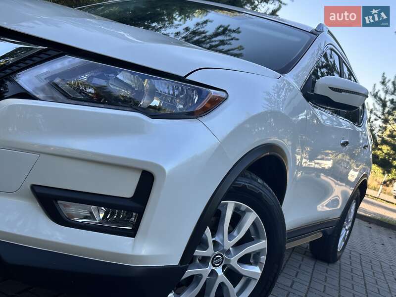 Внедорожник / Кроссовер Nissan Rogue 2017 в Дрогобыче