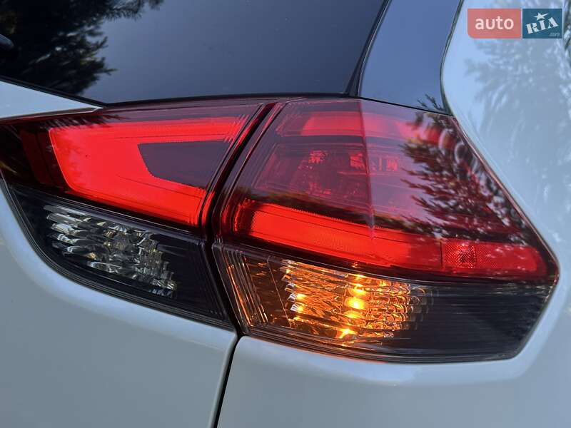 Внедорожник / Кроссовер Nissan Rogue 2017 в Дрогобыче