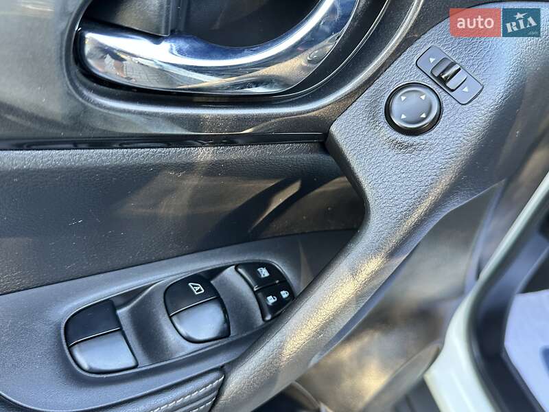 Внедорожник / Кроссовер Nissan Rogue 2017 в Дрогобыче