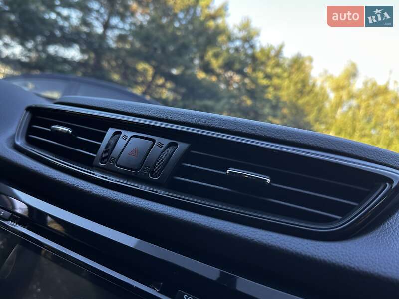 Внедорожник / Кроссовер Nissan Rogue 2017 в Дрогобыче