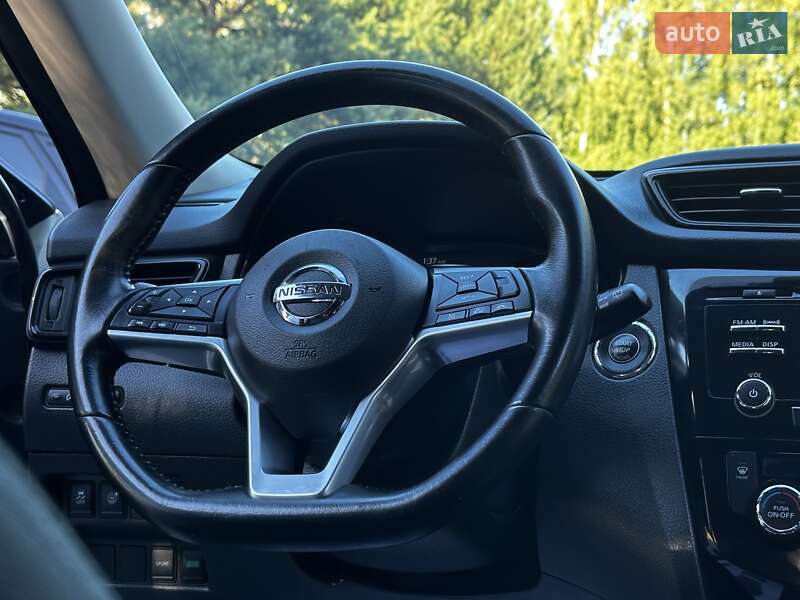 Внедорожник / Кроссовер Nissan Rogue 2017 в Дрогобыче