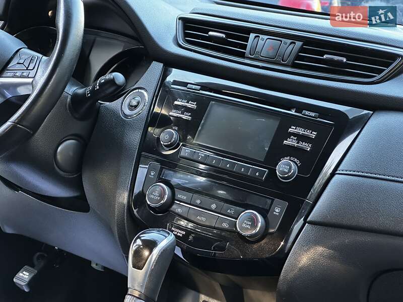 Внедорожник / Кроссовер Nissan Rogue 2017 в Дрогобыче