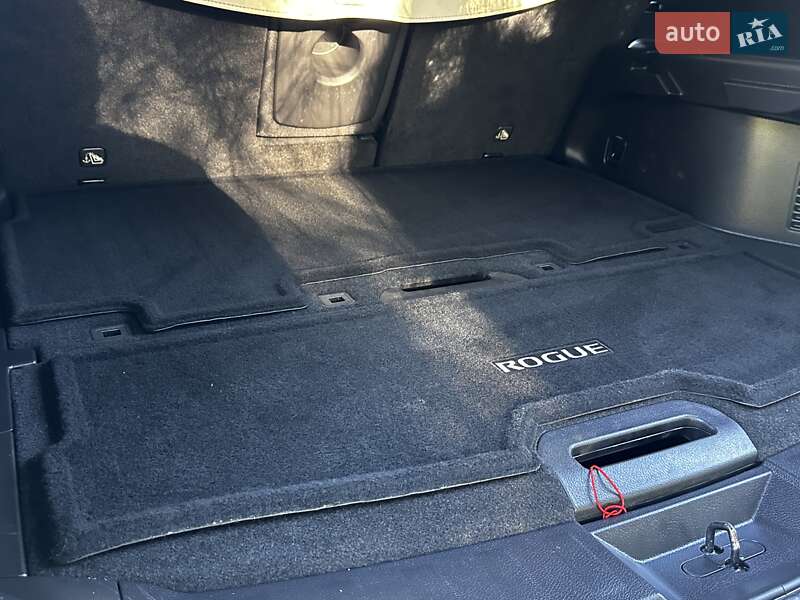 Внедорожник / Кроссовер Nissan Rogue 2017 в Дрогобыче