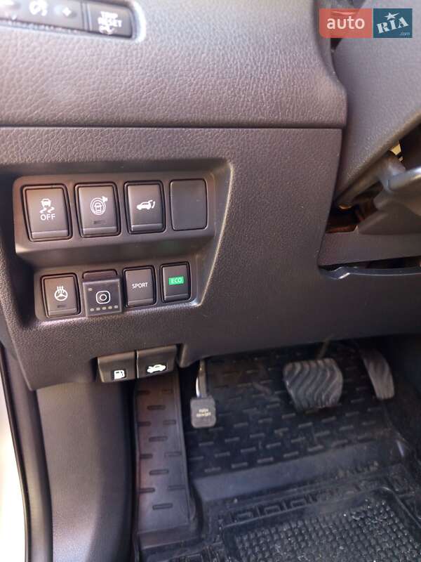 Внедорожник / Кроссовер Nissan Rogue 2017 в Киеве