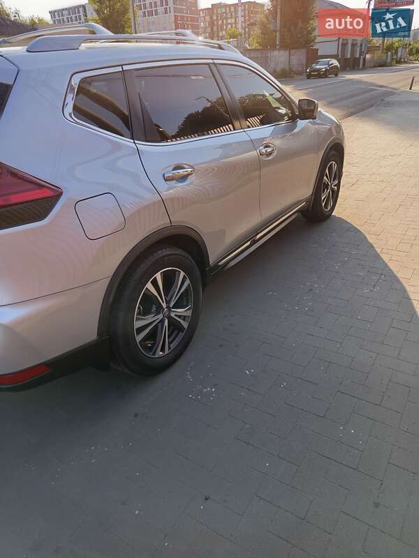 Внедорожник / Кроссовер Nissan Rogue 2017 в Киеве